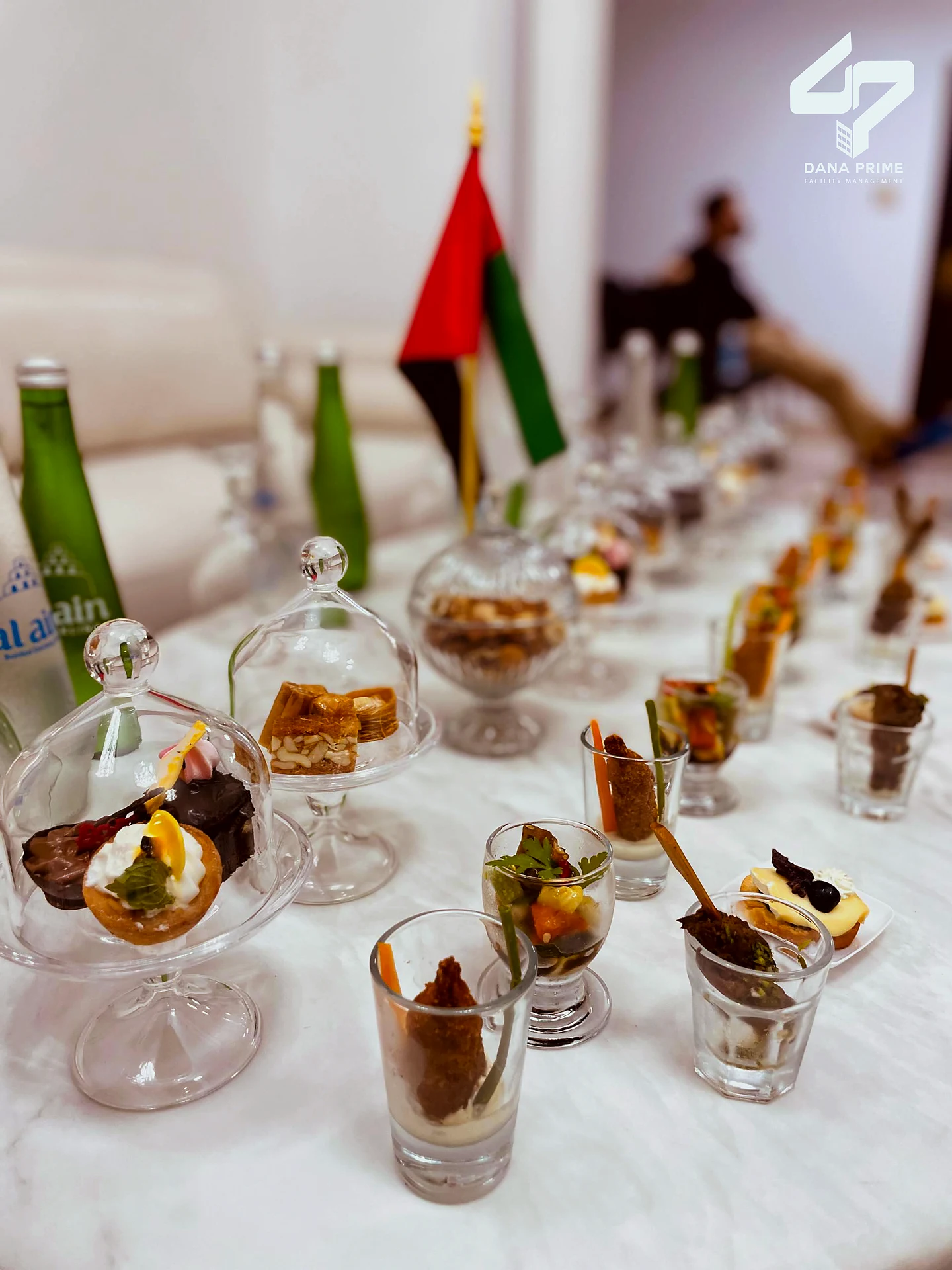 تجهيز طاولة لخدمة استقبال رسمي